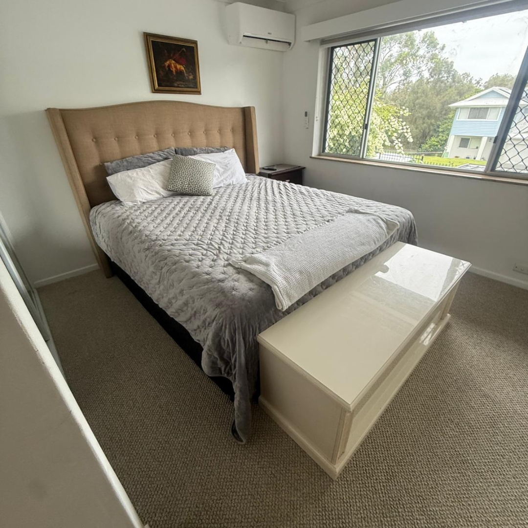 End-of-lease bond cleaning in a residential kitchen